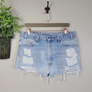 Cut Off Levi Shorts - Cute Summer Look